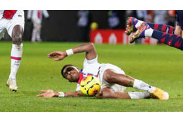 自分の体を犠牲に…PSGを救ったキンペンベの「怪我無視タックル」がすごい 画像