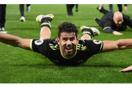 G・ジェズスとD・コスタ、「謎の女性と裸でベッドイン」写真が話題に 画像