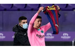 バルサDFラングレ、いいひと！ 神クリアで膝崩壊の若手にゴール捧げる 画像