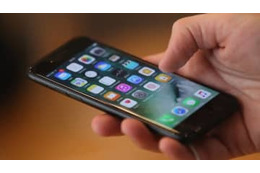 「誤審だろ！見ろよ」 主審にスマホを突きつけた選手、無視されてブチ切れ退場 画像