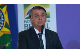 ブラジル大統領、慈善試合でゴール！忖度ありの飛び出しシュート 画像