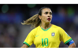ブラジル女子代表マルタ、チームメイトの女子選手と結婚 画像