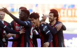 冨安健洋、今季2ゴール目！まさに「CB」な豪快ヘッド 画像