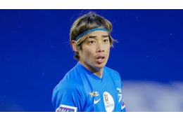 伊東純也、今季5点目は伝家の宝刀「爆速裏抜け」ゴール 画像