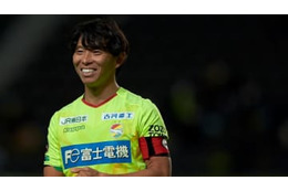 内田篤人「わがままなFW諸君に聞いてほしい！」　佐藤寿人がカードを貰わなくなった理由 画像