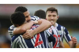 コロナルール無視でハグ…プレミアリーグ選手、制裁処分も 画像