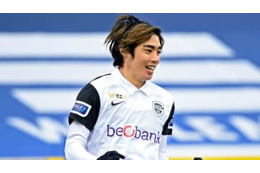 「今季最高ゴール！」ヘンク伊東純也、ベルギーも脱帽の“世界レベルシュート”がこれ 画像