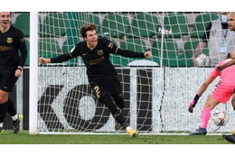 169cmの天才プーチ、クーマン監督も自分も驚いた「渾身ヘッド」がこれ 画像