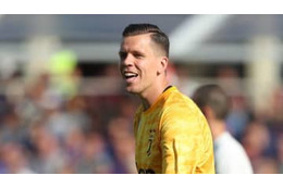 最高かよ！シュチェスニ、味方の超オウンゴールを神セーブで救って笑う 画像