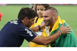  「娘がいなくて泣きまくった…」リベルタ優勝のパウメイラス監督、“単身赴任話”が泣ける 画像