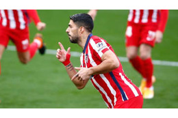 メッシとどっちが凄い？ スアレスの「鬼曲がりフリーキック」がこれ 画像