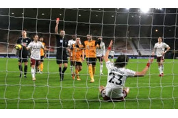 アーセナル、ダヴィド・ルイスとレーノに一発レッド！「問題の退場シーン」がこれ 画像