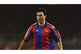 ストイチコフ、「あやとび」ができなかった…クライフが苦笑いする映像が話題 画像