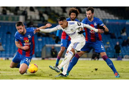 南野のライバル？ビエルサも惚れるリーズFWラフィーニャの「超股抜き」 画像