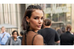 仏代表DFルブーフの娘は「トップレス写真にも挑戦のモデル」 画像