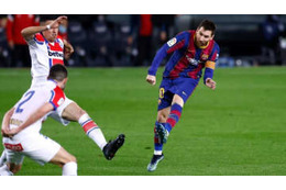 敵将も脱帽…天才メッシ、GKを撃ち抜いた「神シュートのコース」がおかしい 画像