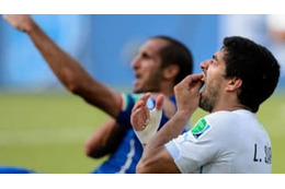 スアレスか！元バルサ選手に「噛みつき」疑惑…相手選手は戦慄する 画像