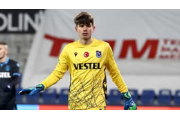 18歳の高校生GK、トルコ王者を無失点封殺！大人をあざ笑う足技もすごい 画像