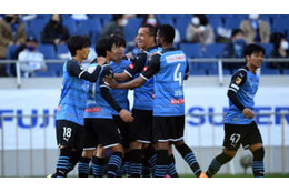 小林悠が「ラスト1分」劇的決勝弾！川崎フロンターレがゼロックス杯を制覇、G大阪を下す 画像