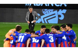 「触れただけで殺されたみたい…」 乾と武藤のエイバル監督、リーガの演技癖に苦言 画像