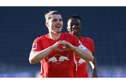 「キャプ翼のドライブシュートだ！」ブンデスリーガでおかしい落差の超シュートが決まる 画像