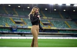 ユヴェントス新星マケニー「女性レポーターの尻を凝視」ぽい写真が話題 画像