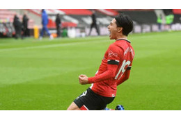 南野拓実、プレミアリーグの月間最優秀ゴール候補に！あの超ゴールで 画像