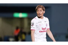 芸術の域！？38歳大久保嘉人、あえて“当てない”低空ダイビングヘッドがすごい 画像