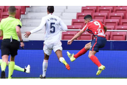 伝家の宝刀！ 達人スアレス、レアル戦の「必殺アウトサイドシュート」がハンパない 画像