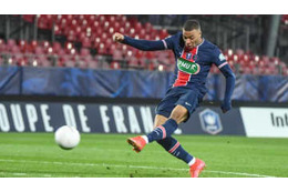 スピードがおかしい！エムバペ、無慈悲すぎる「弾丸ドリブル爆速ゴール」がこれ 画像