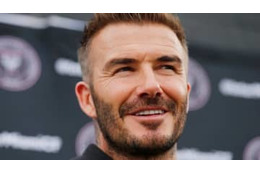 「まだイケる！」45歳ベッカム、自画自賛した“魔法の右足キック”がこちら 画像