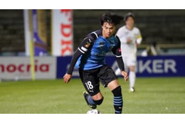 ネルシーニョ監督も脱帽！ 三笘薫の「破壊的鬼ドリブル」がこちら 画像