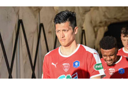 植田直通も見た！ 相手FWが「クラブの象徴クロコダイルワニ」を食べちゃう？！ 画像