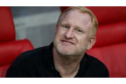 元神戸監督の片腕、暴言の罰則で「女子チームの指導」命令…物議を醸す 画像