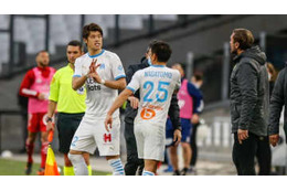 長友、前半15分で酒井宏樹と負傷交代…マルセイユ監督が理由を説明する 画像