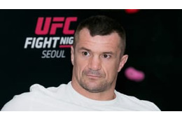 ミルコ・クロコップ、元リヴァプールDFロヴレンに「腕ひしぎ」を極める 画像