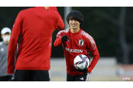 天才・三笘薫も苦戦！？　U-24日本代表の「手でのボール回し」がおもしろい 画像