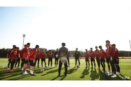 いまの日本代表、選手たちはこんな感じで練習ウェアやジャージ類を貰う 画像