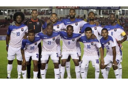 代表チームバス、バイクの覆面武装勢力に包囲され…衝撃映像が話題 画像