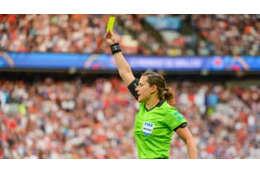 W杯予選で史上初！女性審判2人が主審に抜擢される 画像