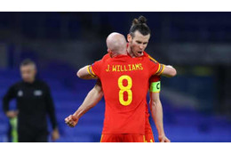 ベイル、相手の顔面に肘打ち！？ あの選手を「KO」してしまう 画像