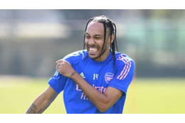 オーバメヤング、「引き技からのバックヒールシュート」がすごい 画像