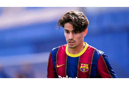 バルサBの超逸材、レアルを沈めた42歳GKに超フリーキックを突き刺す 画像