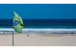 ブラジルの女性は水着でもこんなにリフティングがうまい 画像