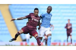 シティ、10人のリーズに痛恨敗戦…フェルナンジーニョの非道ファウルも話題 画像