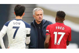 「ポグバは肘打ちで一発レッドだろ」 自己最悪記録のモウリーニョが訴える 画像