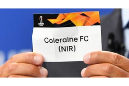 解説者が「最高だ」と感嘆…美しすぎる“ロングループ”オウンゴール決まる 画像