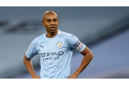 「プレミア最悪級の汚さ」 フェルナンジーニョ、マウントの顔面踏みつけ疑惑 画像