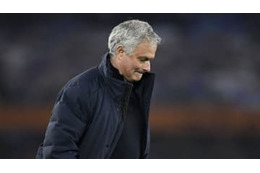 電撃解任のモウリーニョ、集まる記者を「逆撮影」 画像