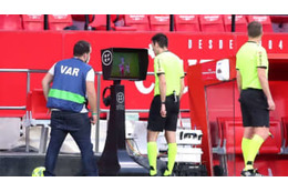 前代未聞！VARが試合終了後に「1分だけプレー再開」を指示…理由は主審の“ミス” 画像
